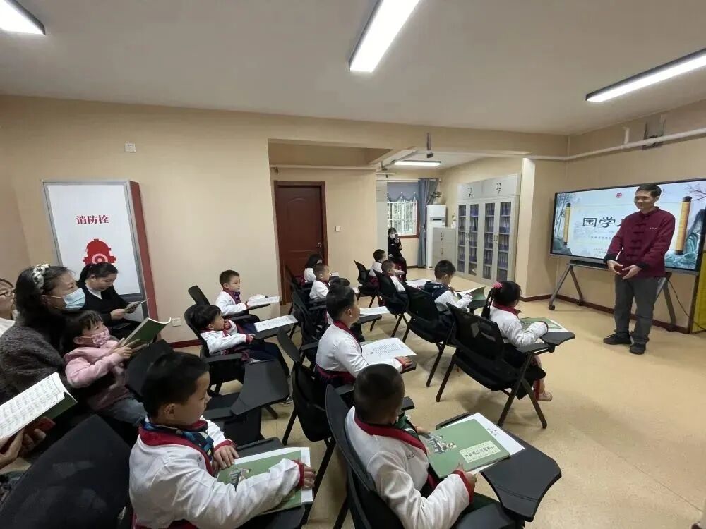 传统文化在身边，国学课堂进社区